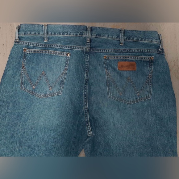 Wrangler boot cut jeans, worn only 1 time… - Picture 5 of 5